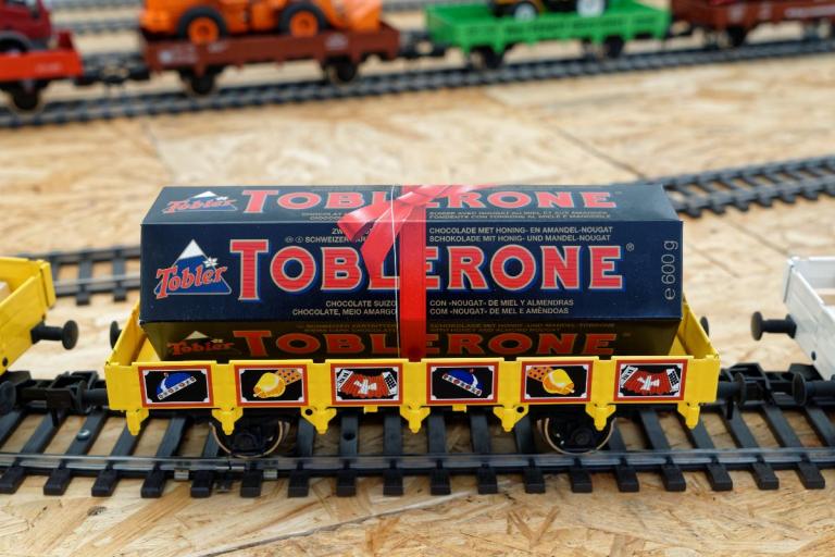 Swiss-Express Flachwagen mit Toblerone-Schachtel