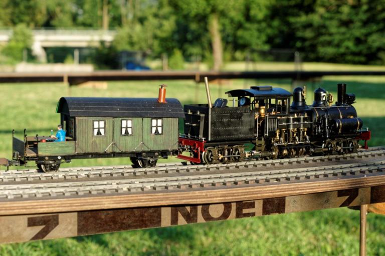 Waldbahn Shay mit Begleitwagen